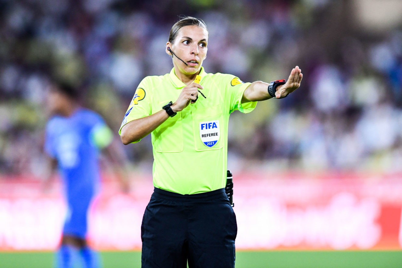 Stéphanie Frappart est la meilleure arbitre du monde !