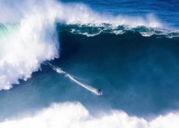 Surf : Justine Dupont devance les Brésiliennes au Challenge de Nazaré