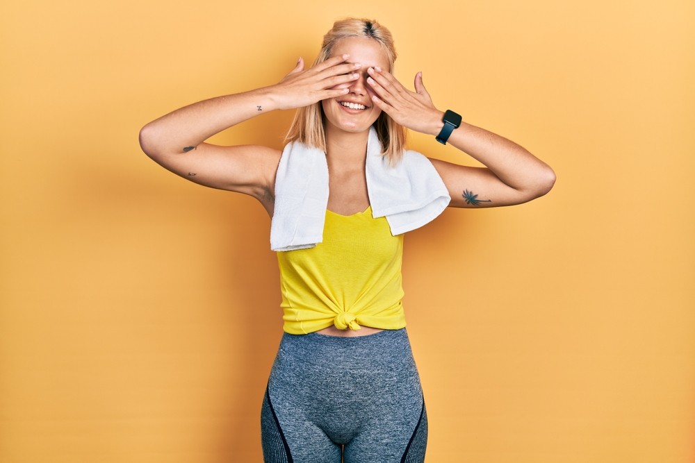 Femme Avec Des Allergies De Combat De Ressort De Masque De