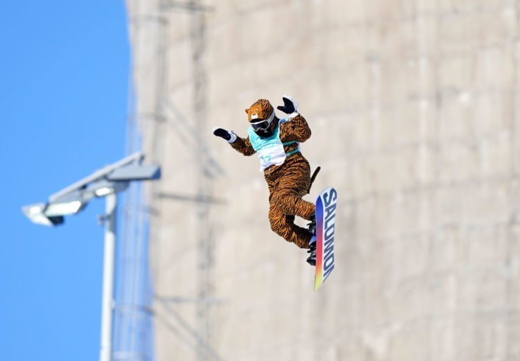 JO-2022 / Snowboard big air: Lucile Lefèvre termine sa carrière déguisée… en tigre !