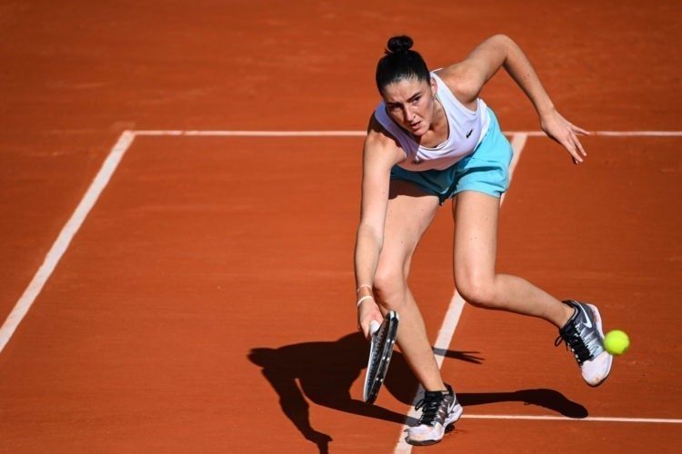 Tennis : La jeune Elsa Jacquemot craque aussi d’entrée à Lyon