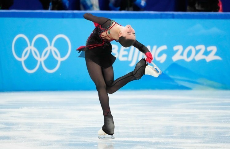 JO-2022 / Patinage artistique – Historique ! Valieva réussit les premiers quadruples sauts féminins  aux JO