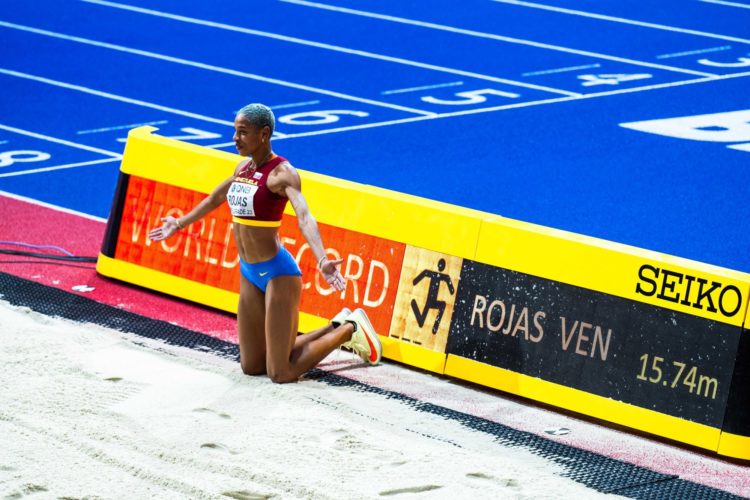 Athlétisme: Yulimar Rojas améliore son record du monde du triple saut et s’empare de son 3e titre mondial en salle