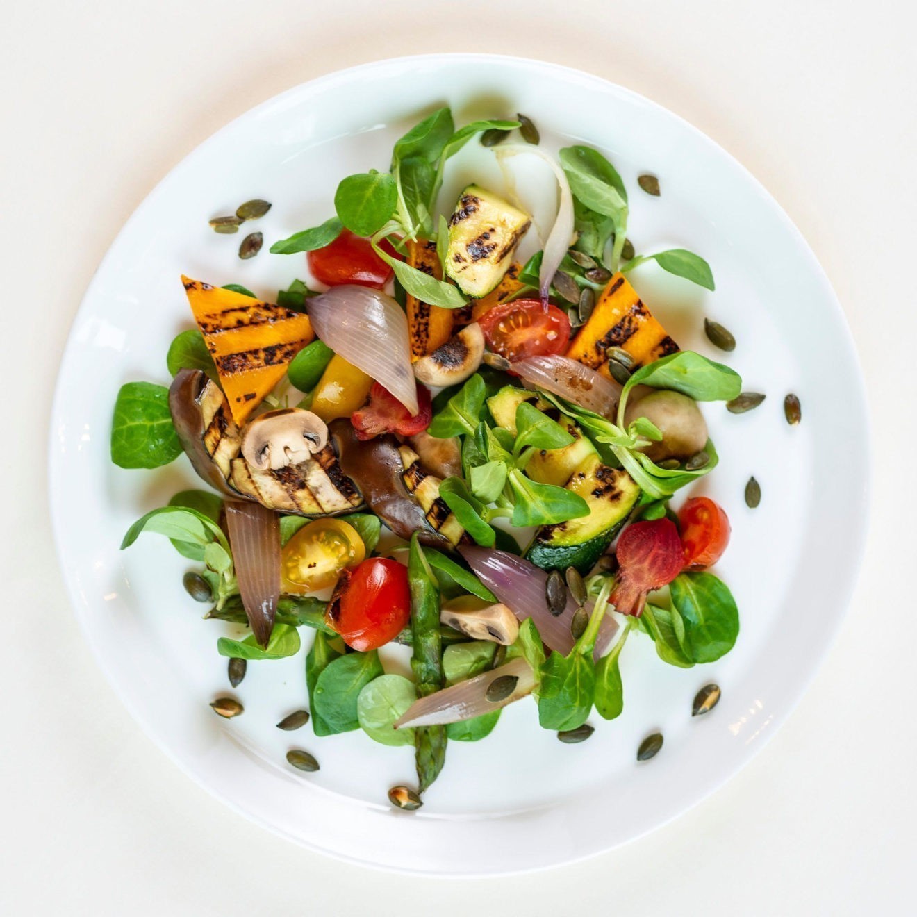 Recette détox fraîcheur : salade de légumes au four