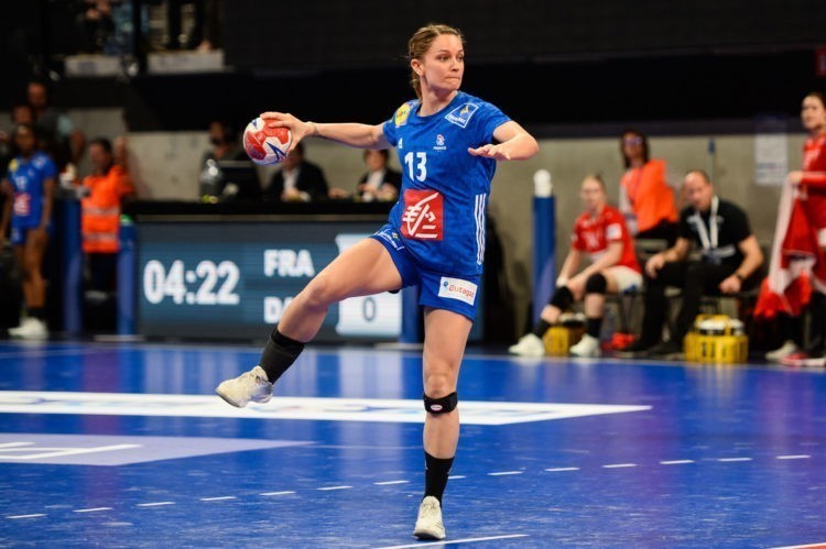 Handball – Manon Houette savoure son retour en Bleues « en mode bonus »