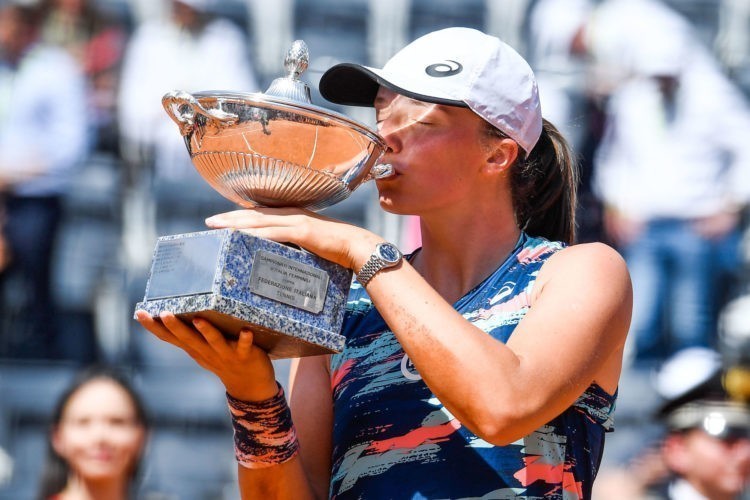 Classement WTA: Iga Swiatek creuse l’écart en tant que N.1, Ons Jabeur grimpe dans le Top 10
