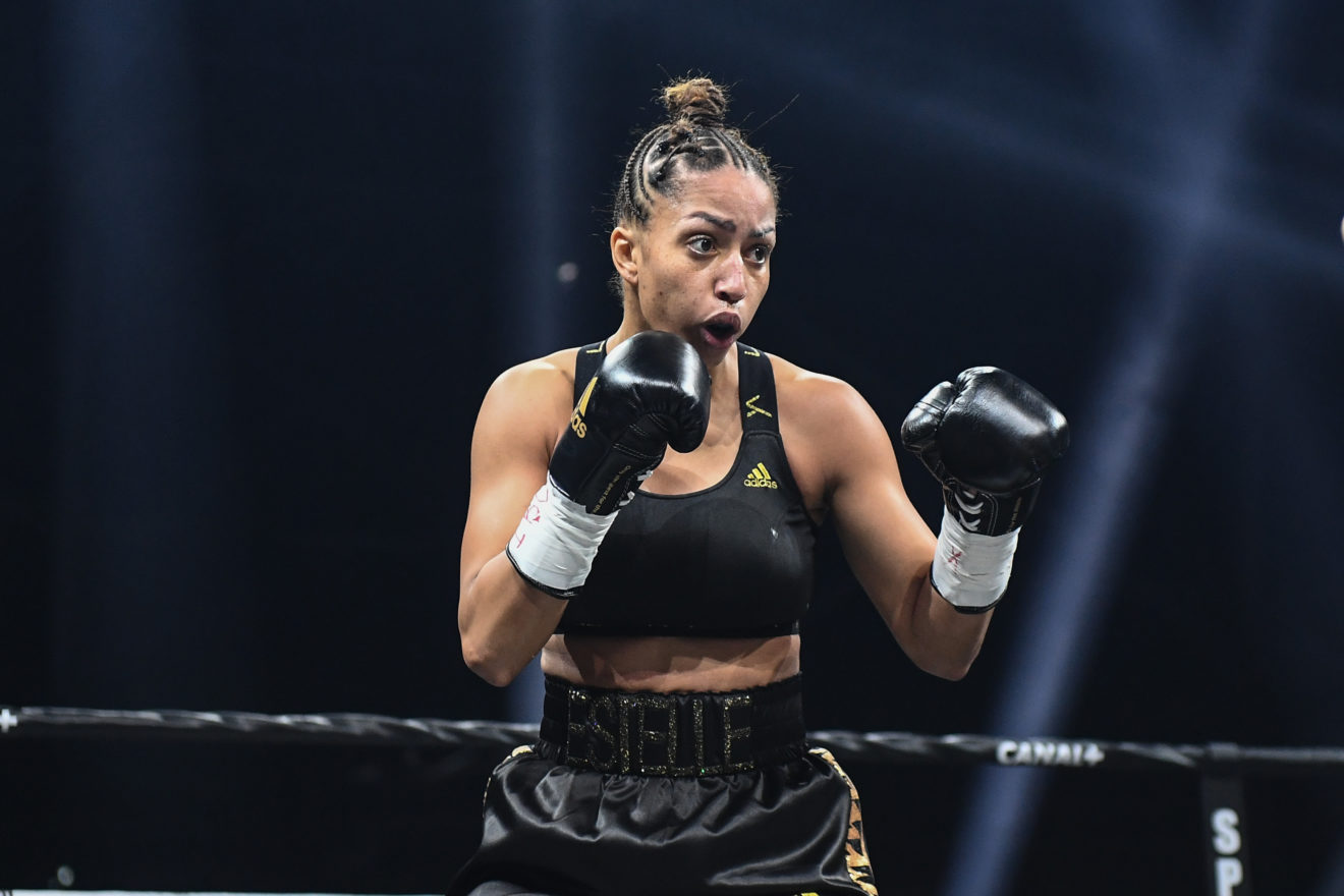 Boxe - Estelle Mossely conserve sa ceinture IBO