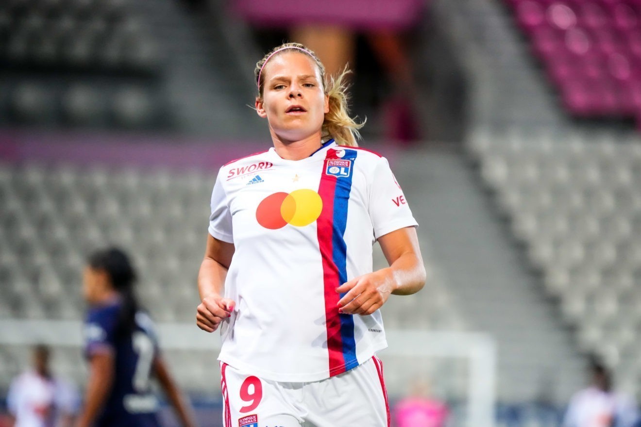 Football - Eugénie Le Sommer réagit à sa non-sélection en équipe de France