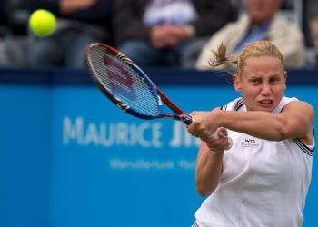 Tennis : Jelena Dokic révèle avoir « failli se suicider pour que toute sa peine et sa douleur disparaissent »