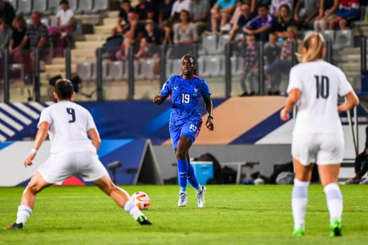 Football – Griedge Mbock gravement blessée face à la Grèce