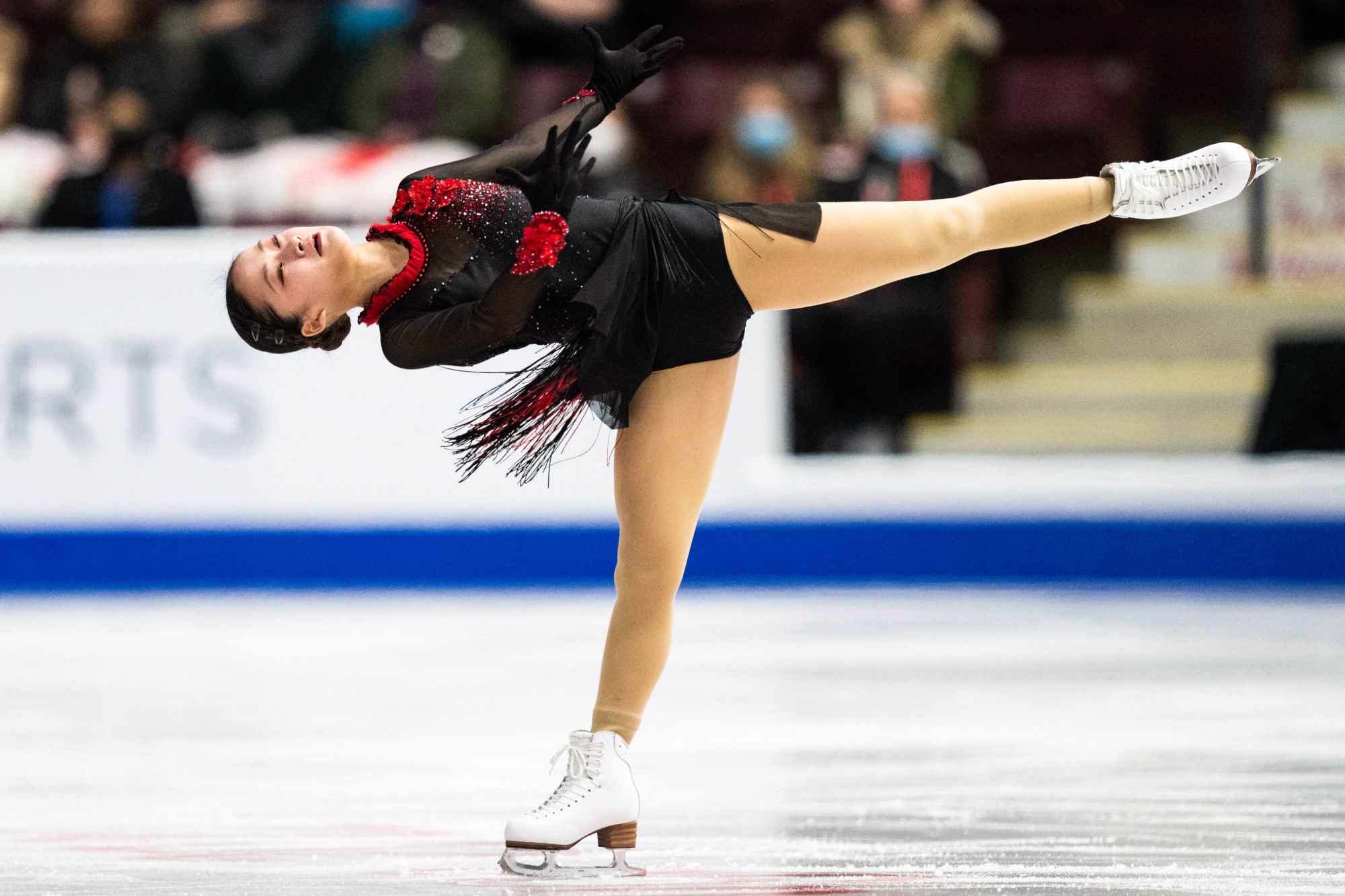 Patinage artistique : Watanabe réussit ses débuts au Skate Canada