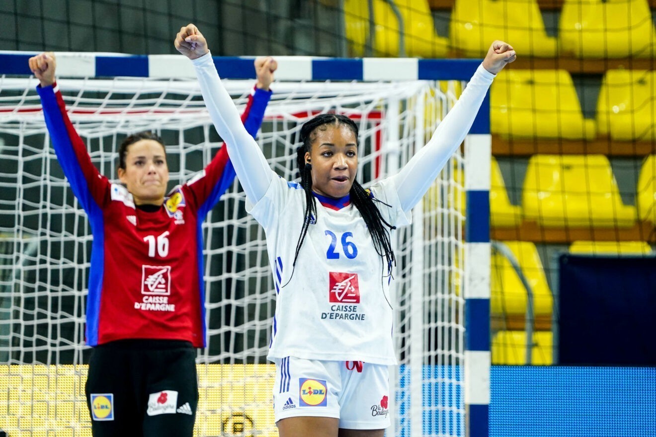 Handball : les Bleues battent le Monténégro et entrevoient les demi-finales de l'Euro