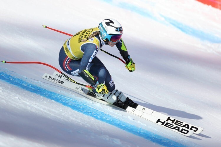 Ski alpin: la Norvégienne Mowinckel remporte le super-G de Cortina