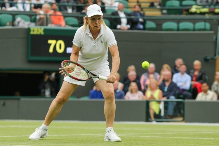 L’ancienne numéro 1 mondiale Martina Navratilova remporte son combat contre un double cancer