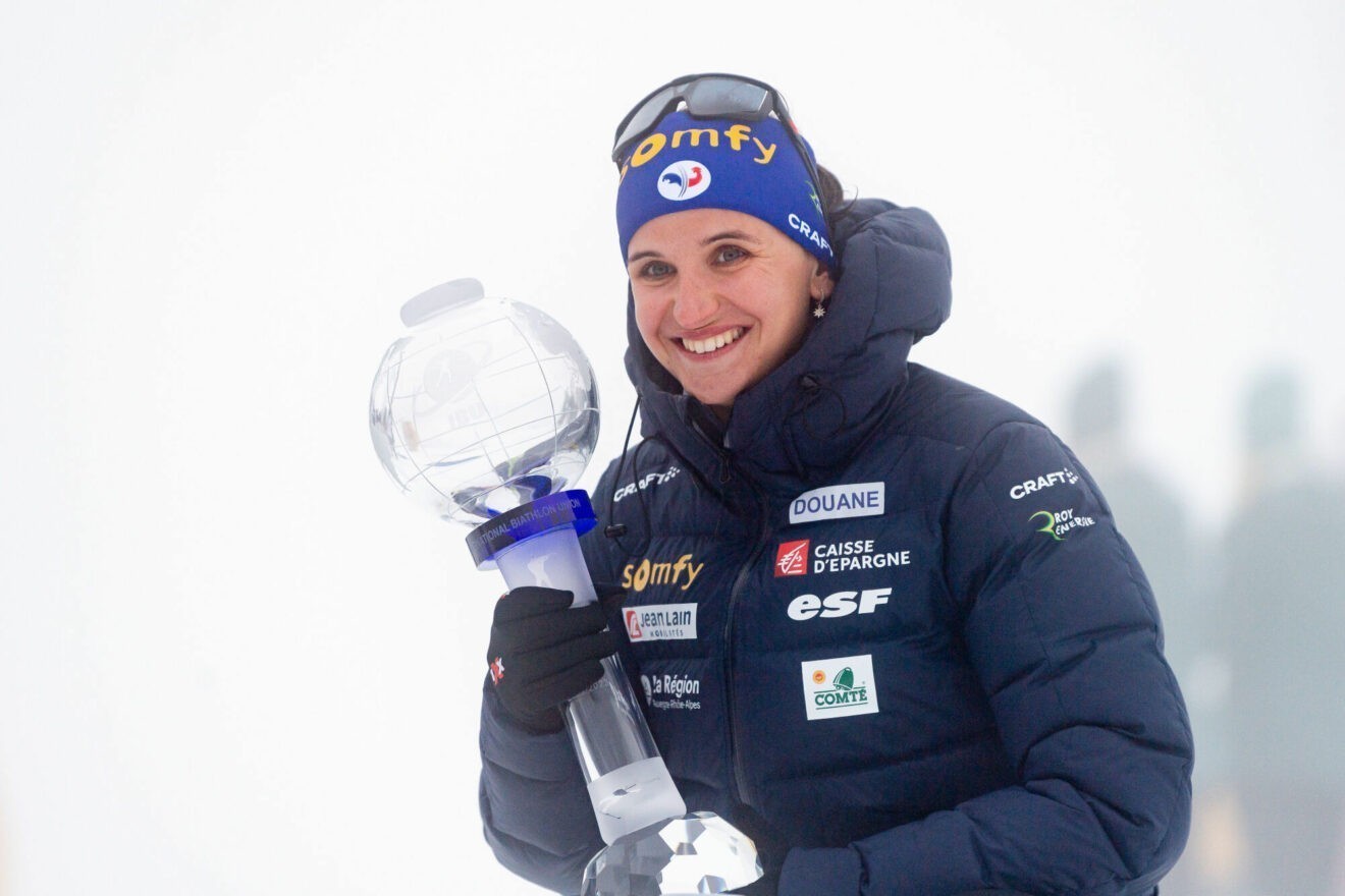 Biathlon - C'est historique ! Julia Simon remporte le gros globe de cristal :  « c’est assez fou »