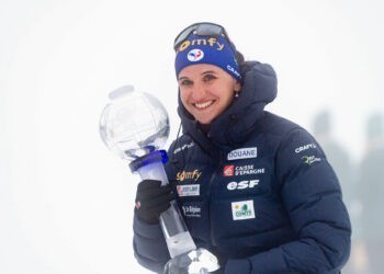 Biathlon – C’est historique ! Julia Simon remporte le gros globe de cristal :  « c’est assez fou »