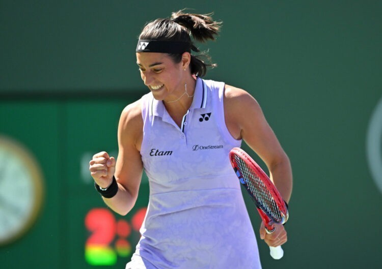Tennis  / WTA – Indian Wells : Iga Swiatek et Caroline Garcia triomphent dans la douleur, Ons Jabeur passe à la trappe
