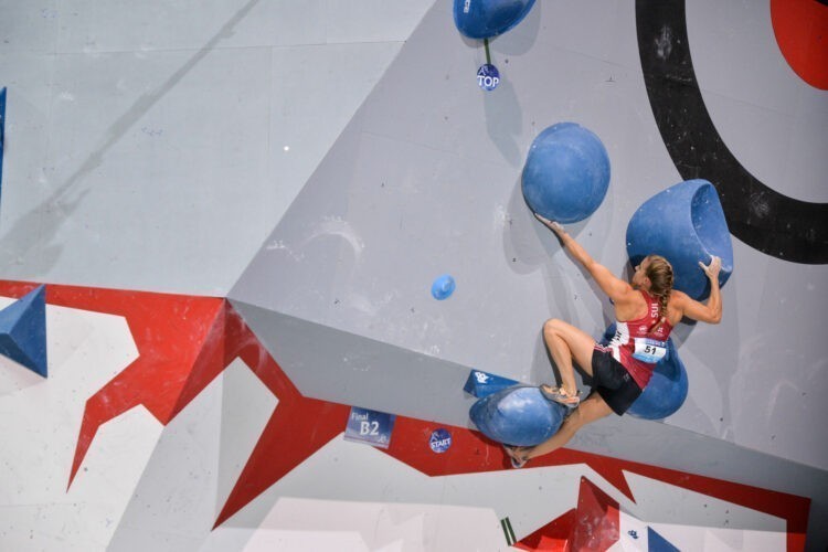 L’escalade de bloc, un sport qui se féminise 