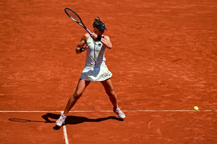 Tennis – Roland-Garros : La Brésilienne Haddad Maia fait tomber Jabeur et file en demies !