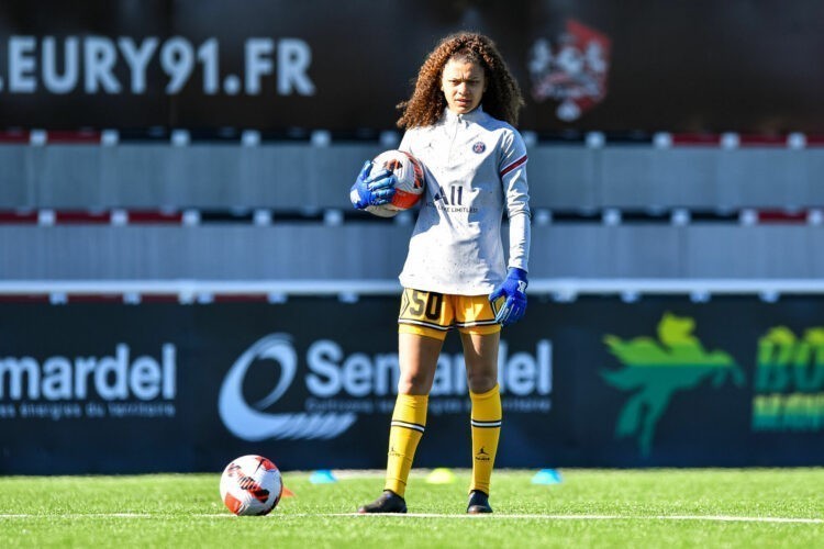 Football – Océane Toussaint signe son premier contrat pro avec le PSG