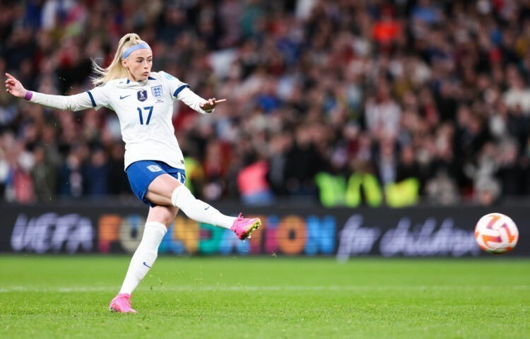 Football – Chloe Kelly, avant l’effort … le réconfort !