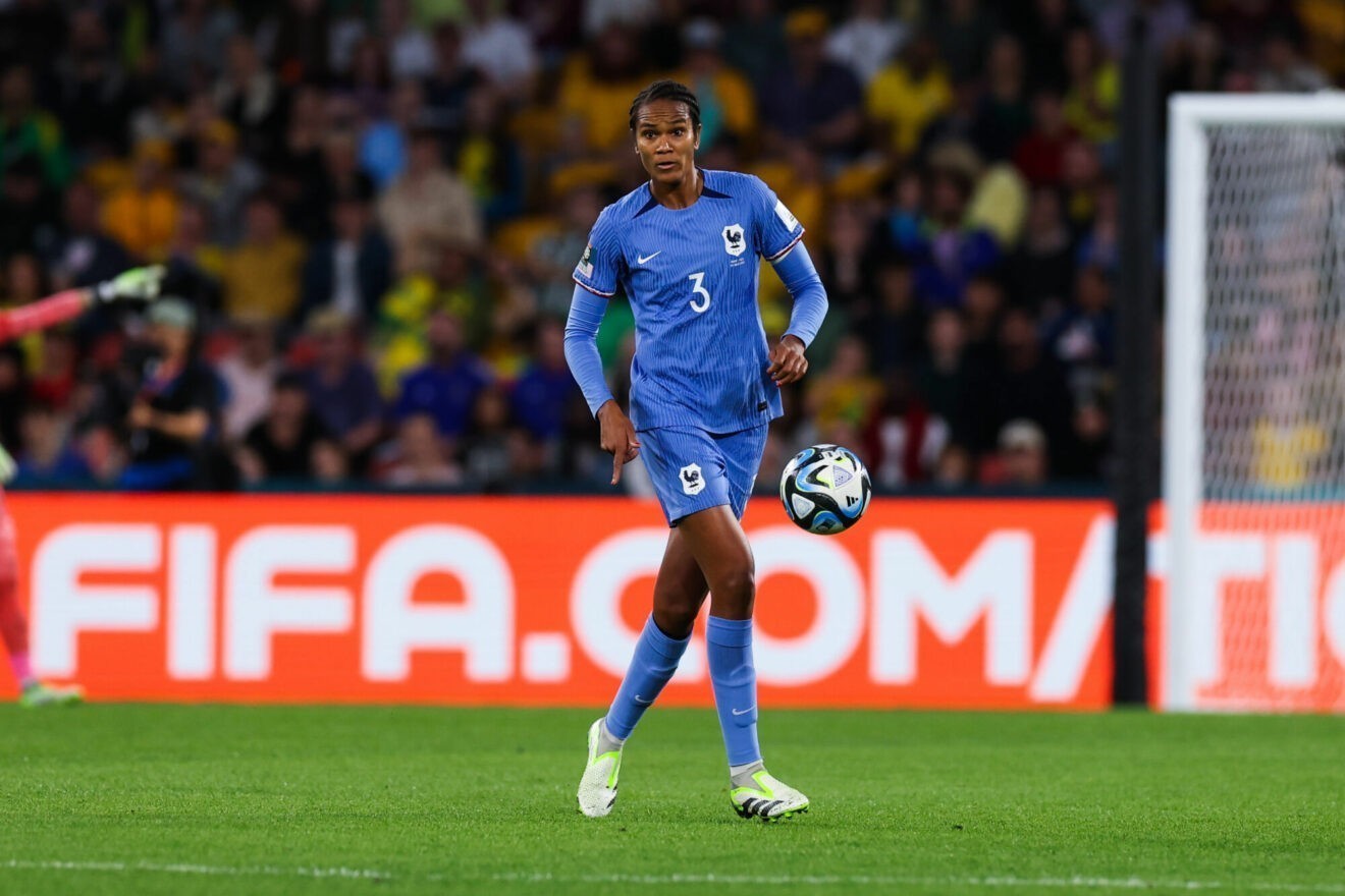 Football / Coupe du monde - Wendie Renard délivre les Bleues face au Brésil !