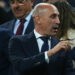 Football / Coupe du monde – Le président de la fédération espagnole embrasse une joueuse sur la bouche…