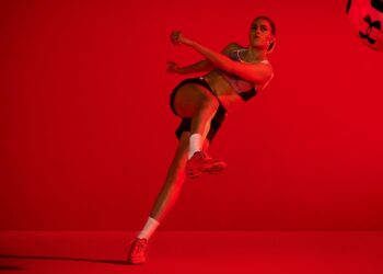 Under Armour lance la première chaussure de football spécialement conçue pour les femmes