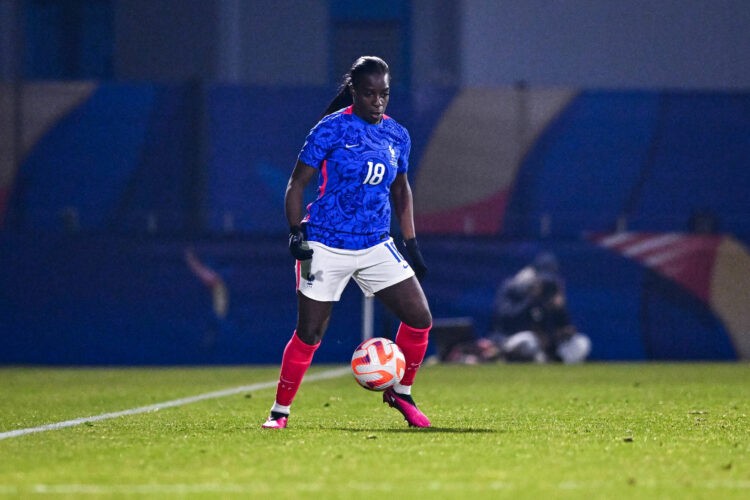 Football – Viviane Asseyi a désormais un terrain à son nom !