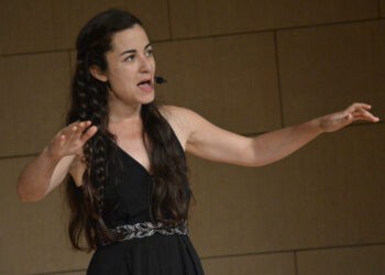 Portrait – Najoua Darwiche, médaillée en Contes et Conteurs : « Les Jeux de la Francophonie ont été une merveilleuse occasion de rencontrer des artistes et des sportifs du monde entier »