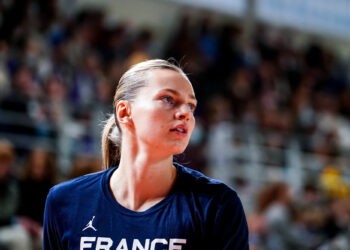 Basketball – LeBron James sous le charme de Marine Johannès