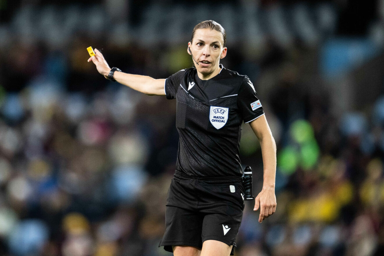 Football - Stéphanie Frappart désignée meilleure arbitre féminine du monde