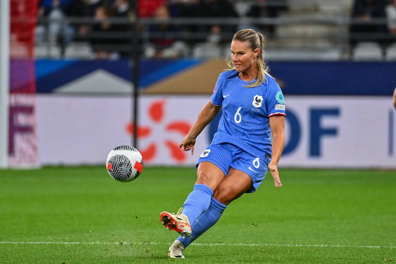Football - Amandine Henry prend sa retraite internationale
