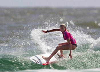 Surf – L’Australienne Laura Enever bat le record féminin de la plus grosse vague surfée sans l’aide d’un jet-ski