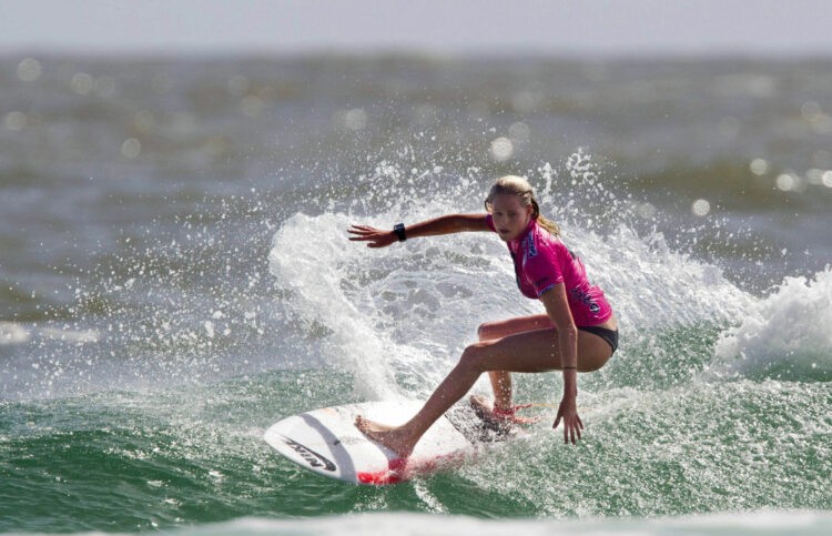 Surf – L’Australienne Laura Enever bat le record féminin de la plus grosse vague surfée sans l’aide d’un jet-ski