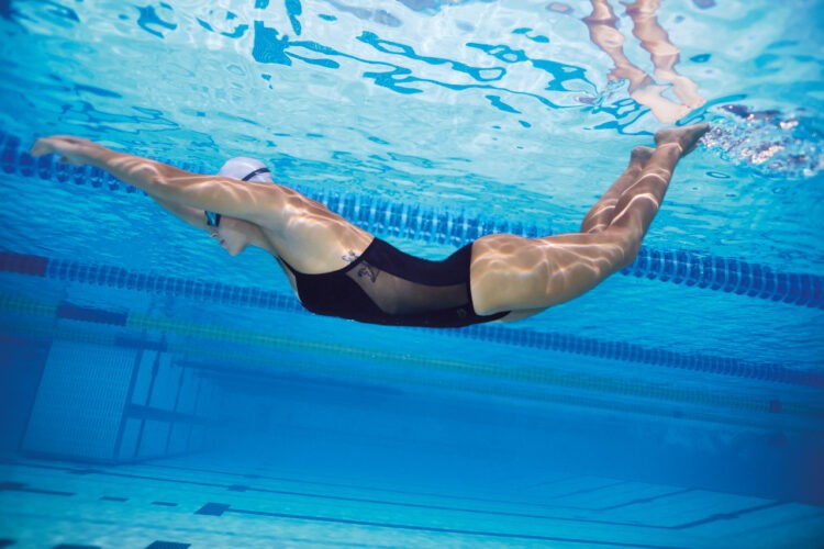 Découvrez le nouveau maillot Arena FEEL Mesh : l’harmonie parfaite entre performance et élégance