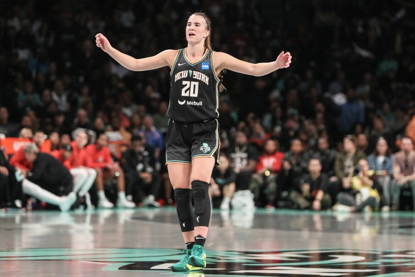 Basket - Sabrina Ionescu efface le record de Stephen Curry dans le concours de tirs à trois points !