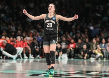 Basket – Sabrina Ionescu efface le record de Stephen Curry dans le concours de tirs à trois points !
