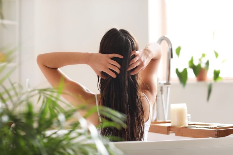 Voici le gommage parfait pour un rituel capillaire revitalisant