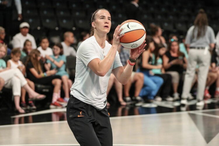 Basket – Un duel Curry – Ionescu pour élire le/la GOAT des 3 pts ?