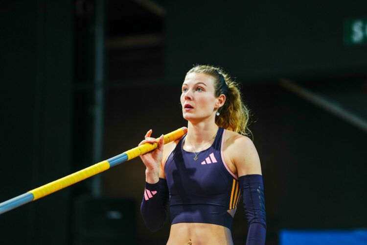 Athlétisme – La perchiste Margot Chevrier gravement blessée à la jambe lors des championnats du monde à Glasgow