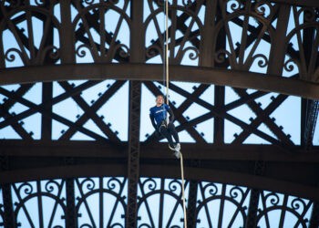 Anouk Garnier gravit la tour Eiffel et entre dans l’histoire !