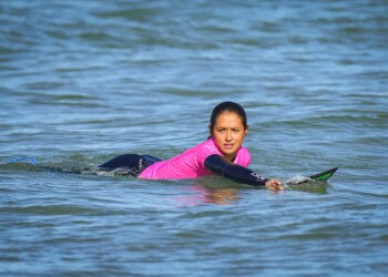 Surf – Vahine Fierro brille à Teahupo’o
