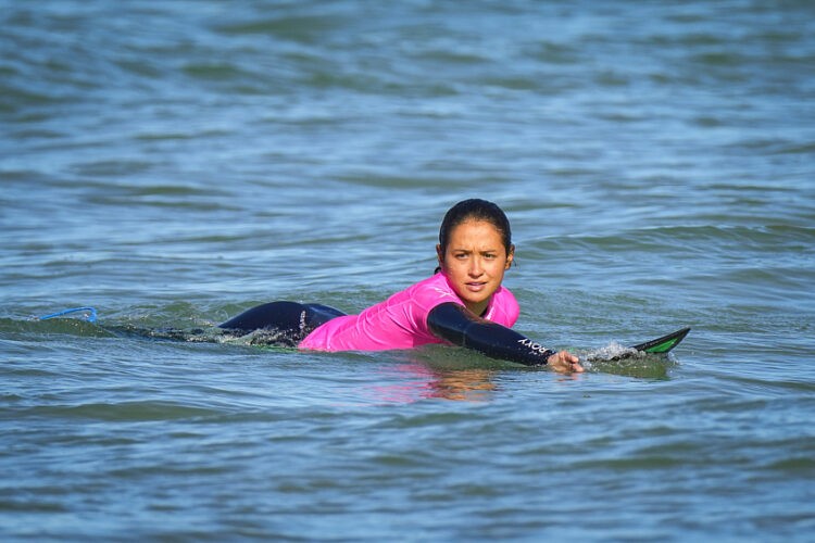 Surf – Vahine Fierro brille à Teahupo’o
