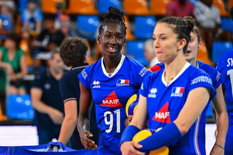 Volley – Les Bleues entament leur saison estivale par une victoire convaincante face à l’Ukraine