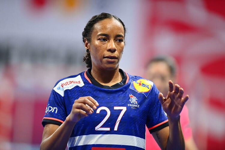 Handball – Estelle Nze Minko partage sa souffrance : « j’ai voulu avorter, j’ai dû passer la frontière »