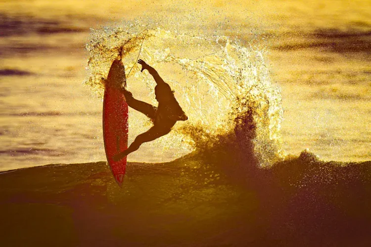 Surf / JO 2024 – Johanne Defay passe en huitièmes après une victoire en repêchage