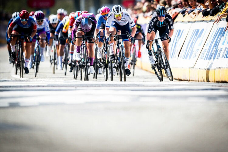 Cyclisme / Tour de France femmes – Charlotte Kool remporte la 1ère étape