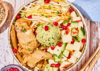Prolonger l’été dans l’assiette avec une recette de poké bowl signée Johanne Defay