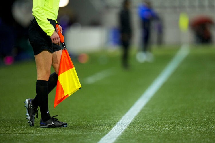 Football – Une arbitre algérienne va arbitrer la Coupe du monde !